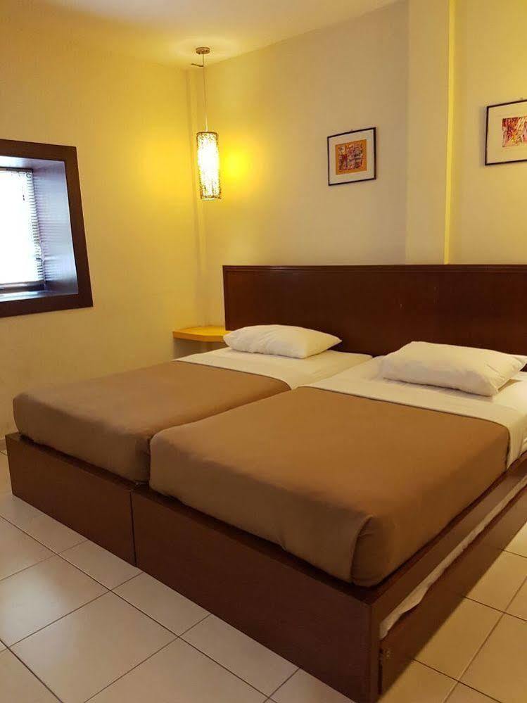Newbridge Hotel ملقا المظهر الخارجي الصورة