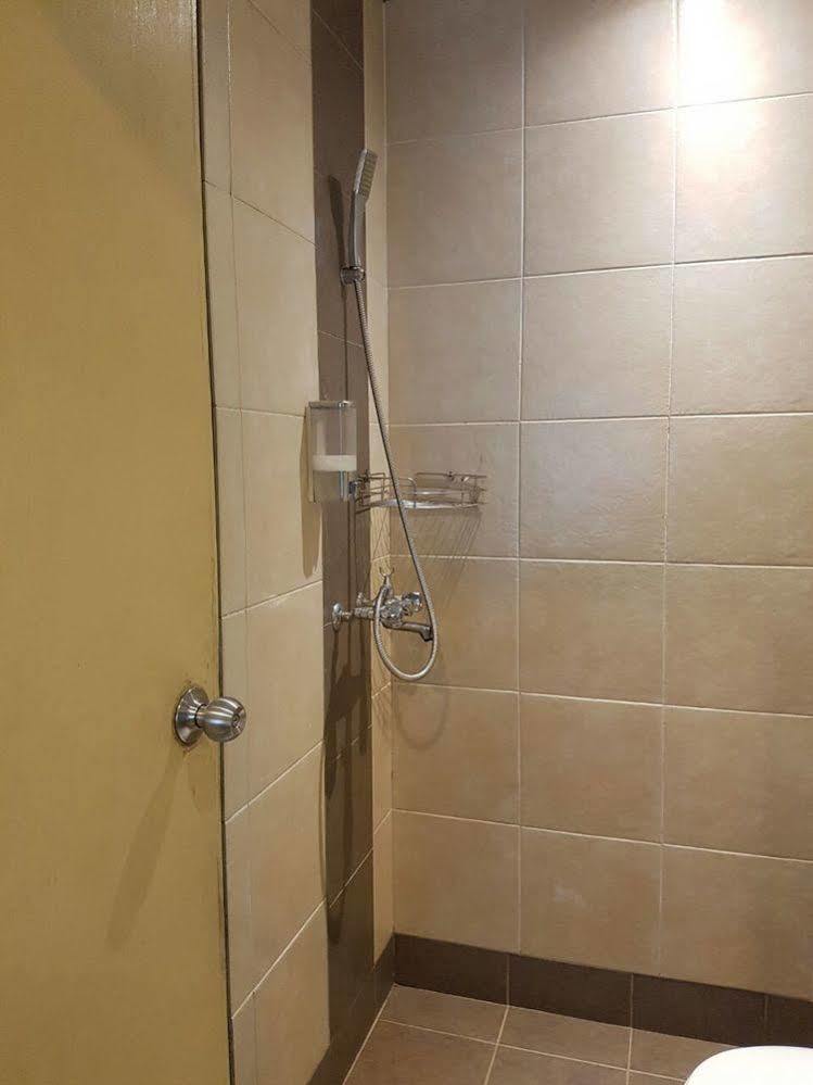 Newbridge Hotel ملقا المظهر الخارجي الصورة