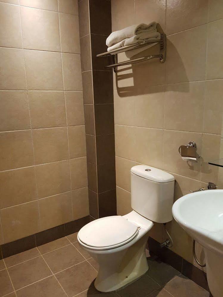 Newbridge Hotel ملقا المظهر الخارجي الصورة